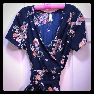 NWOT wrap flower dress, Sz L